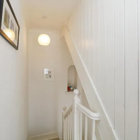 بيت للعطل The Postmasters House